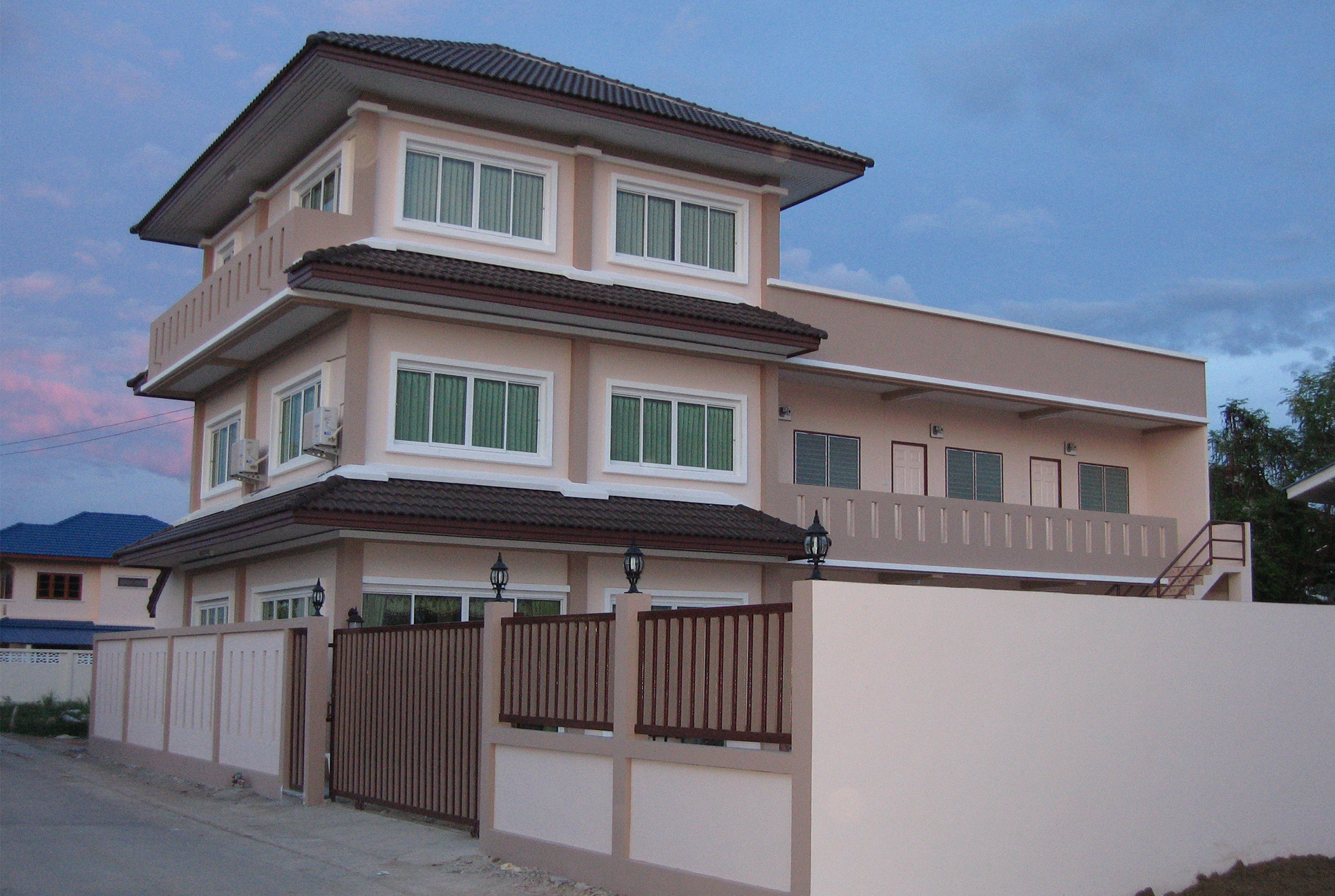 Apartment-51-02 อาคารพักอาศัยรวม 3 ชั้น
