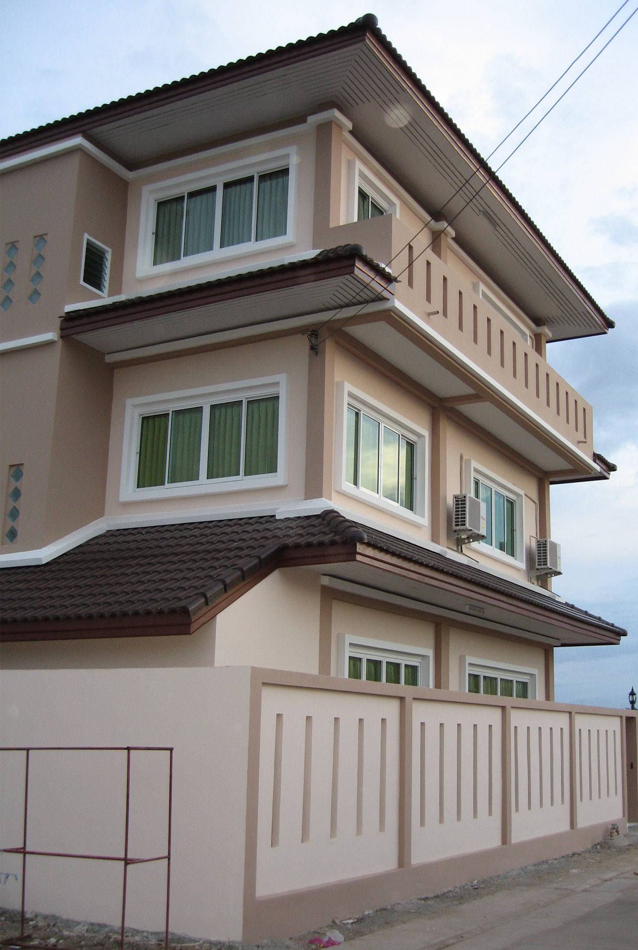 Apartment-51-04 อาคารพักอาศัยรวม 3 ชั้น