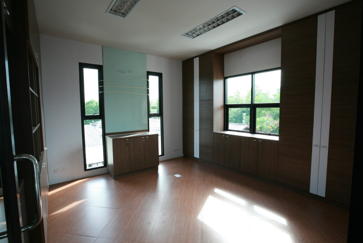 Building-54-05 อาคารคลังสินค้าและสำนักงาน 3 ชั้น บริษัทเวอธี่ สปริริต จำกัด